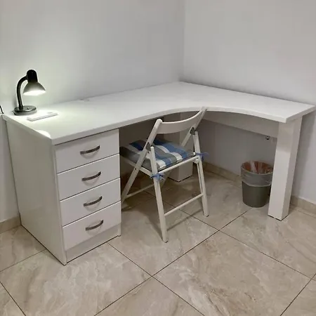 Apartment By The Sea - Central 2 Bedroom Apartment